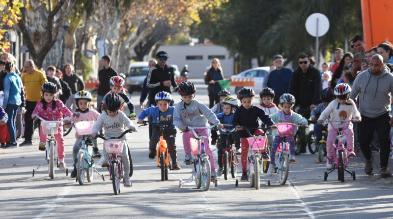 «Ciclismo en los Barrios»: deporte, formación y encuentro en barrio Fátima