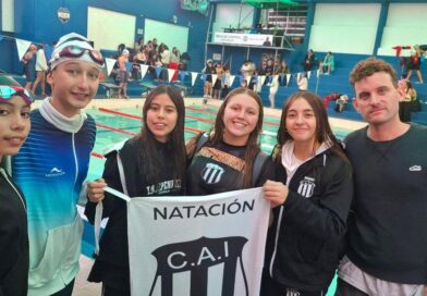 Buenos resultados de nadadoras de Independiente en Santa Fe