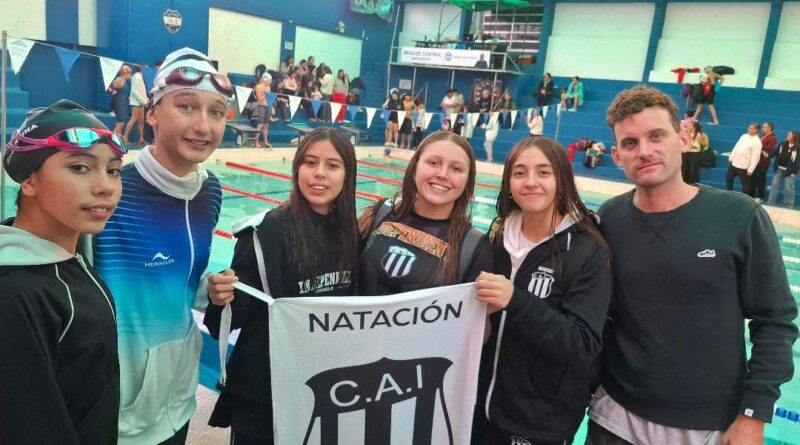 Buenos resultados de nadadoras de Independiente en Santa Fe