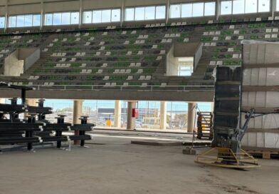 Colocan las butacas en el Microestadio de Rafaela