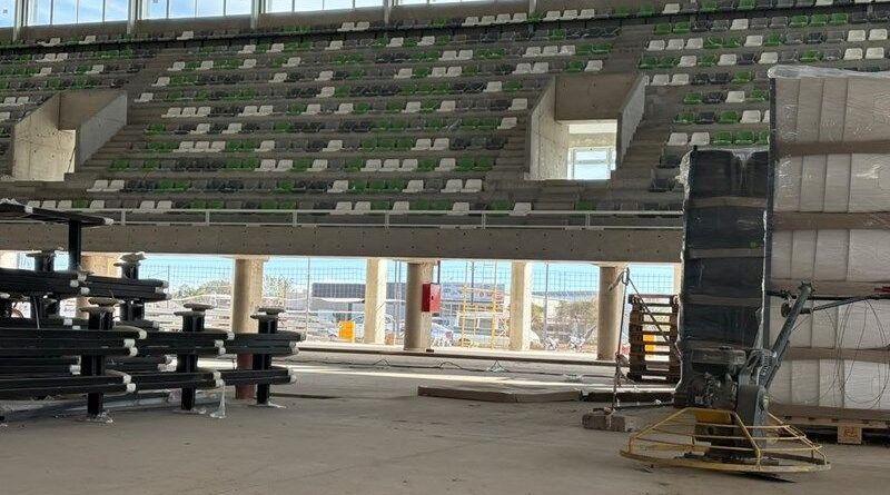 Colocan las butacas en el Microestadio de Rafaela